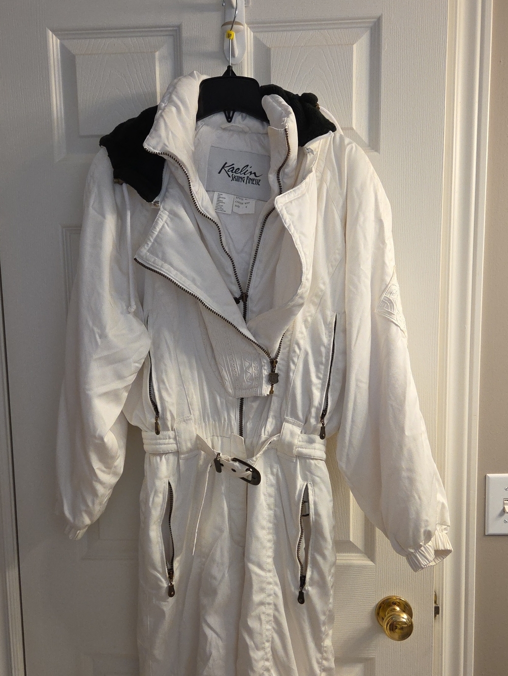 White Women’s Belted Hooded Ski One Piece Suit. RETRO COOL.  Women's 8